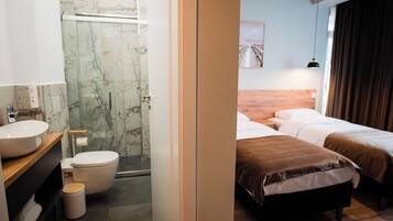 Chambre Classique avec lits jumeaux, balcon | Bureau, Wi-Fi gratuit