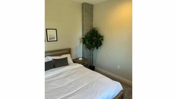 2 bedrooms, desk, iron/ironing board, free WiFi