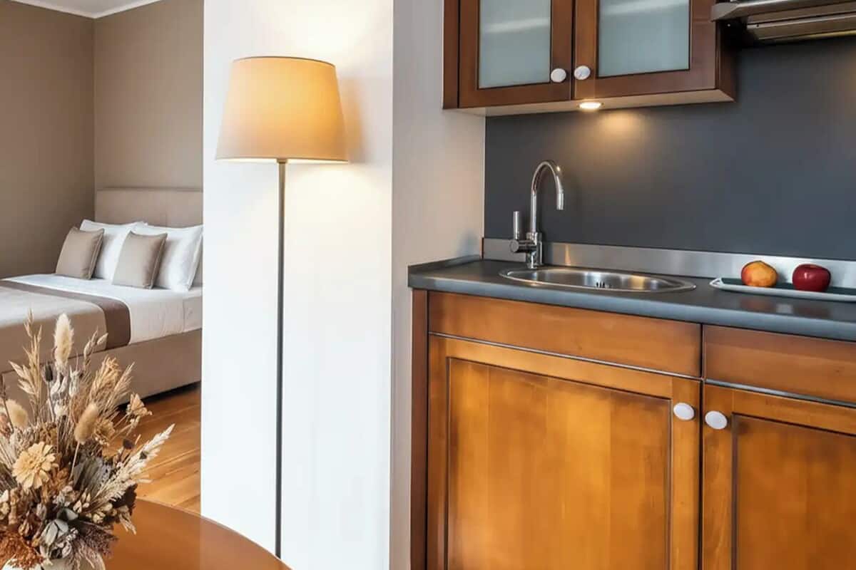 Klassieke studio | Een bureau, geluiddichte muren, gratis wifi, individueel gedecoreerd