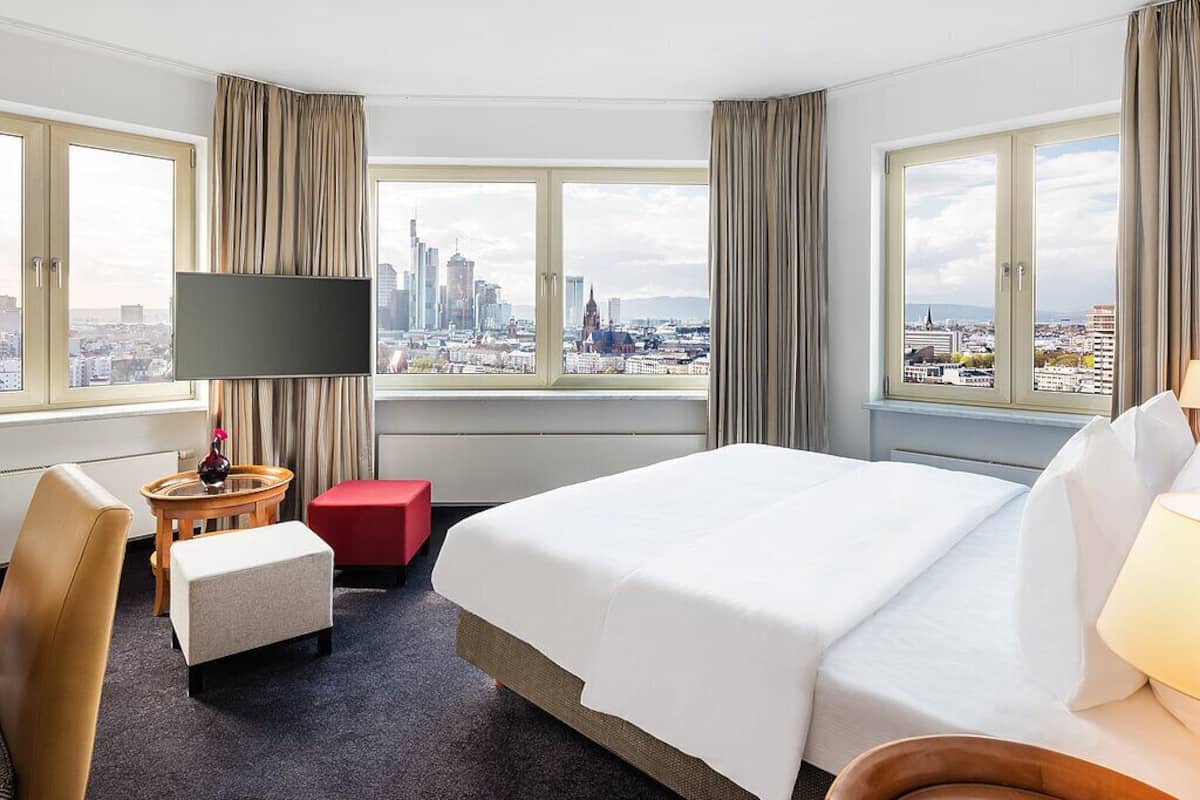 Suite Deluxe, vue fleuve | Décoration personnalisée, ameublement personnalisé, bureau