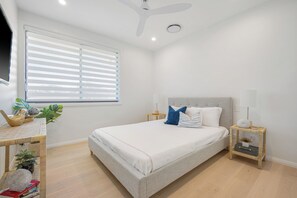 3 عدّة غرف نوم ومكواة/لوح كي وواي فاي وملاءات أسرّة