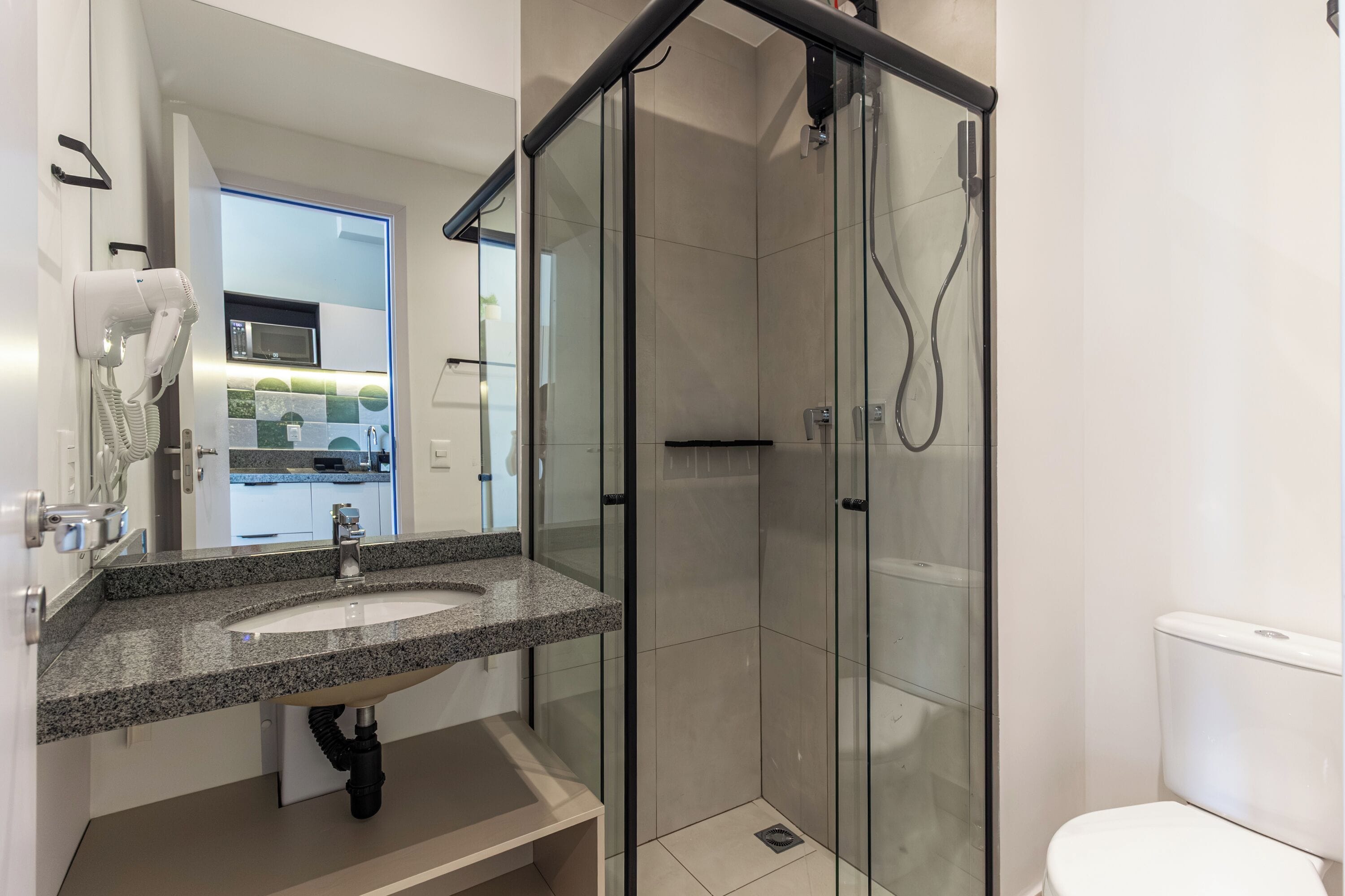 تجهيزات دش، مستلزمات مجانية للعناية الشخصية، مناشف، صابون