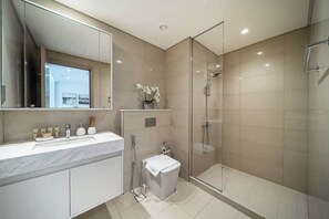 Suihku, hiustenkuivaaja