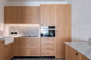 Dishwasher, cookware/dishes/utensils