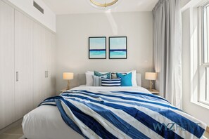 Apartment, Meerblick | Zimmersafe, individuell dekoriert, individuell eingerichtet