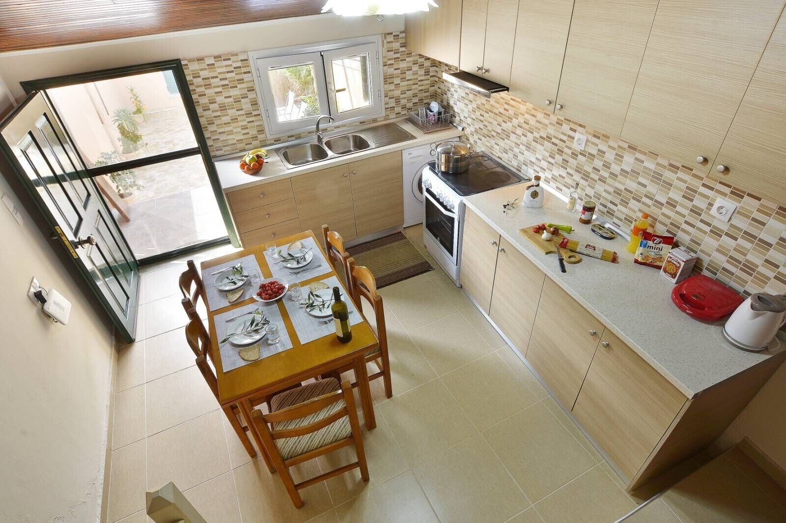 Refrigerador, microondas, horno, placa de cocina