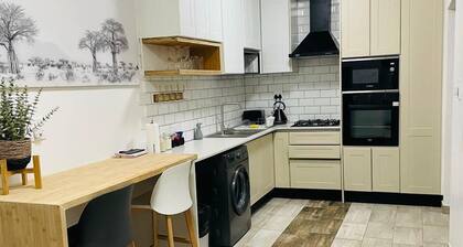 Canvas Lofts 1 Famona Modern 2-bed - 2310