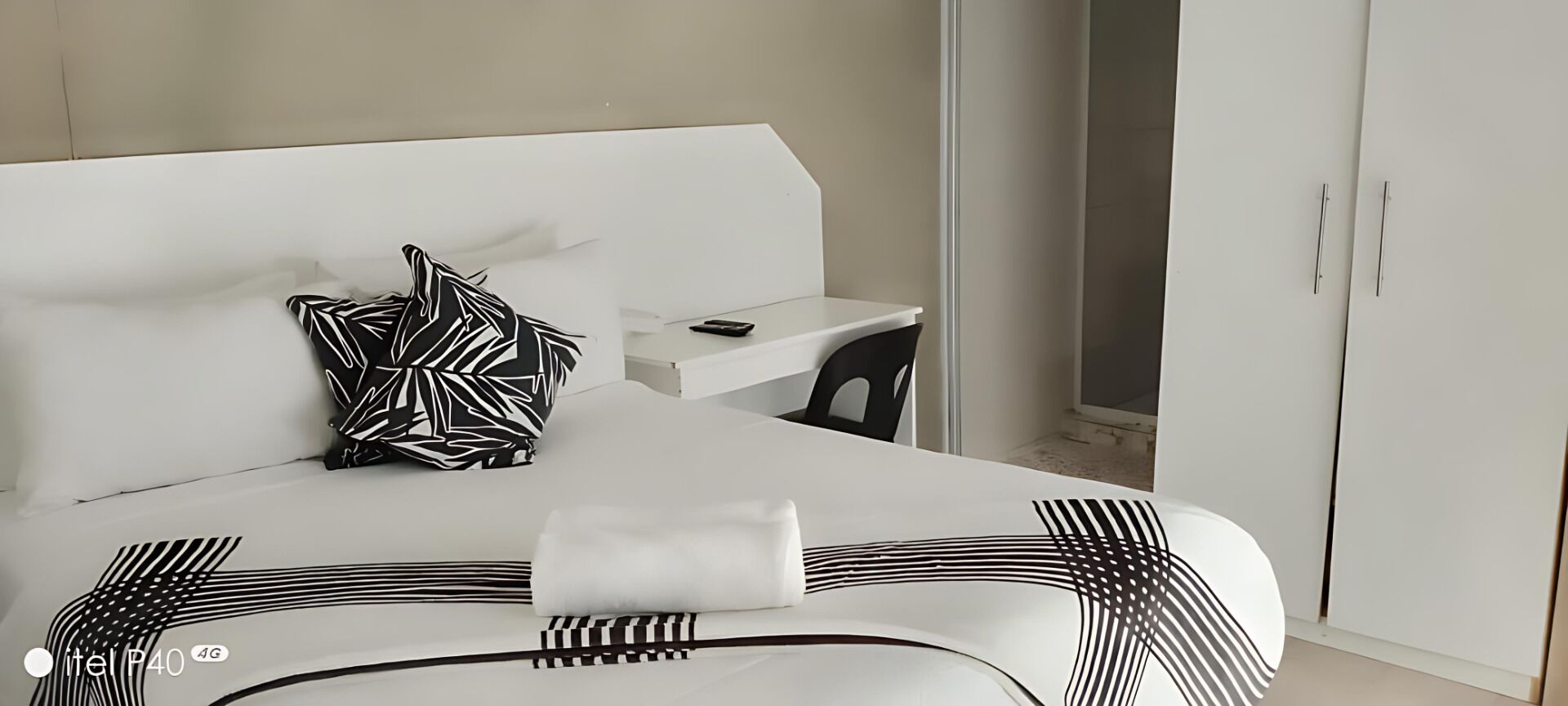 6 slaapkamers, een strijkplank/strijkijzer, wifi, beddengoed