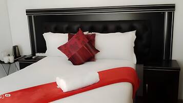 6 bedrooms, iron/ironing board, WiFi, bed sheets