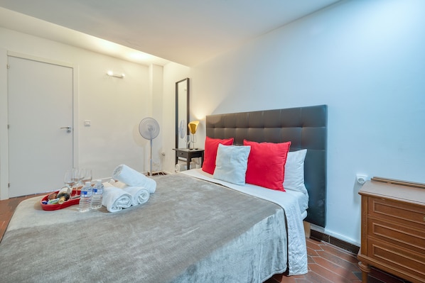 Basic Room | Bed sheets