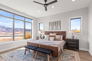 3 habitaciones, escritorio, tabla de planchar con plancha y wifi gratis 