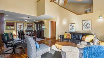 TV, fireplace, offices