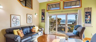 Large Lake WA View Family Home