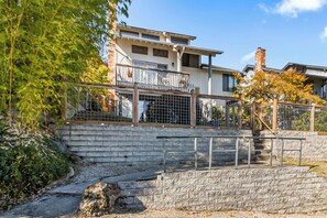 Exterior - Large Lk Washington View Family Home (Seattle)