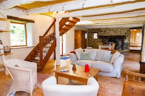 Living area - Breton stone house with garden in absolute nature, surf beaches, GR34 (Crozon)