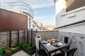 Suite, City View | Terrace/patio - Luxury Penthouse 2 Bedooms 2 Bathrooms (Milan)