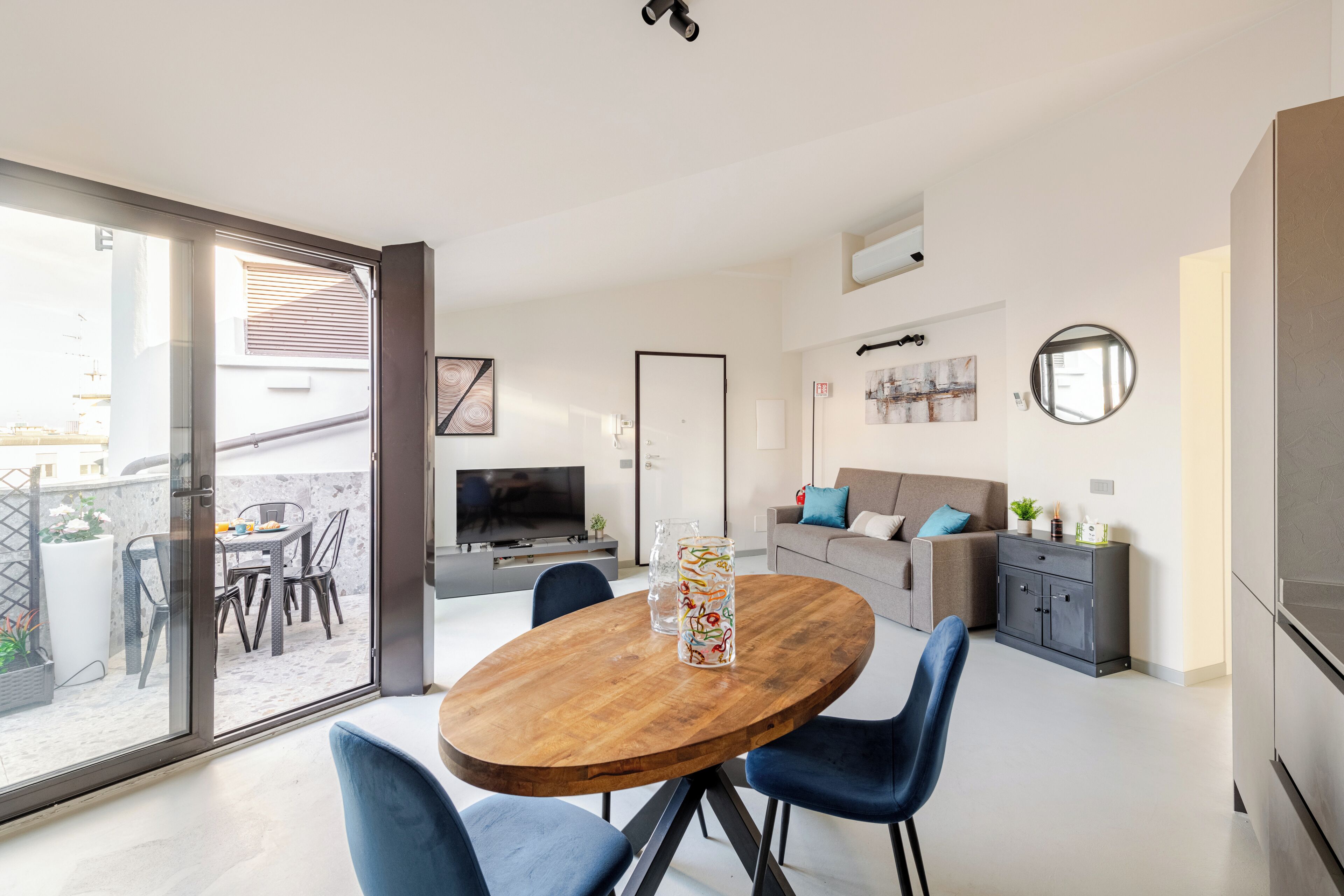 Suite, City View | Living area