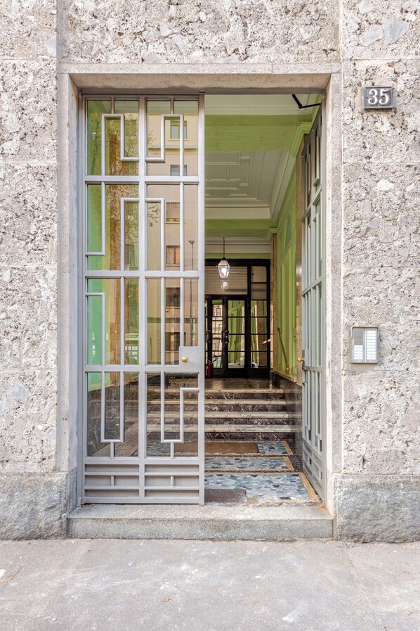 Exterior - Luxury Penthouse 2 Bedooms 2 Bathrooms (Milan)