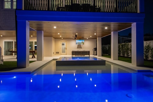 NEW~Gorgeous! Arcade!~ Heated pool/spa~North End!