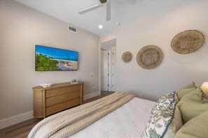 7 bedrooms, iron/ironing board, free WiFi, bed sheets - NEW~Gorgeous! Arcade!~ Heated pool/spa~North End! (Anna Maria)