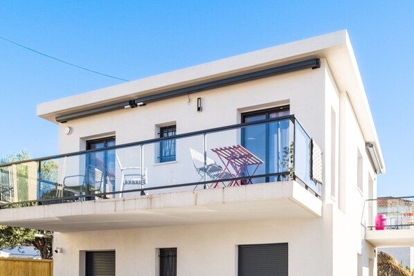 Exterior - T3 Cros De Cagnes Beachfront Apartment with Private Terrace, Wi-Fi & Air Conditioning (Cagnes-sur-Mer)