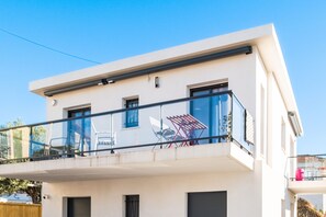 Exterior - T3 Cros De Cagnes Beachfront Apartment with Private Terrace, Wi-Fi and Air Conditioning (Cagnes-sur-Mer)