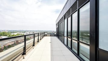 ์๋ฆฌํธ ์ํํธ, ์นจ์ค 3๊ฐ, ์์ค 2๊ฐ | ๋ฐ์ฝ๋