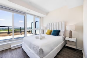 Business Apartment, 3 Bedrooms, Non Smoking | Iron/ironing board, free WiFi, bed sheets