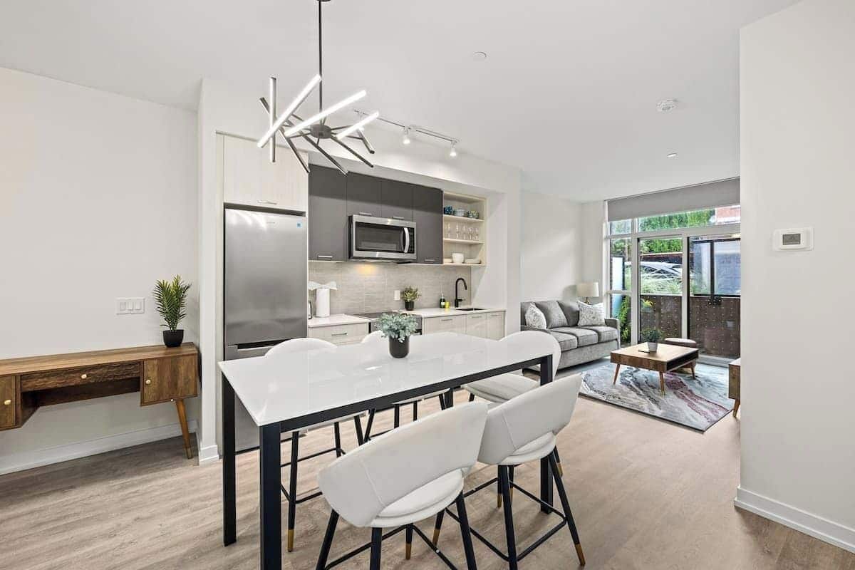 Appartement classique, Plusieurs lits | Repas dans la chambre