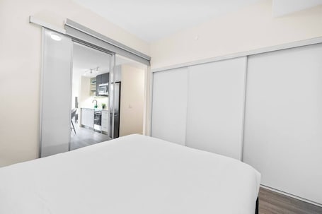 Townhome, Non Smoking, City View | Iron/ironing board, free WiFi, bed sheets