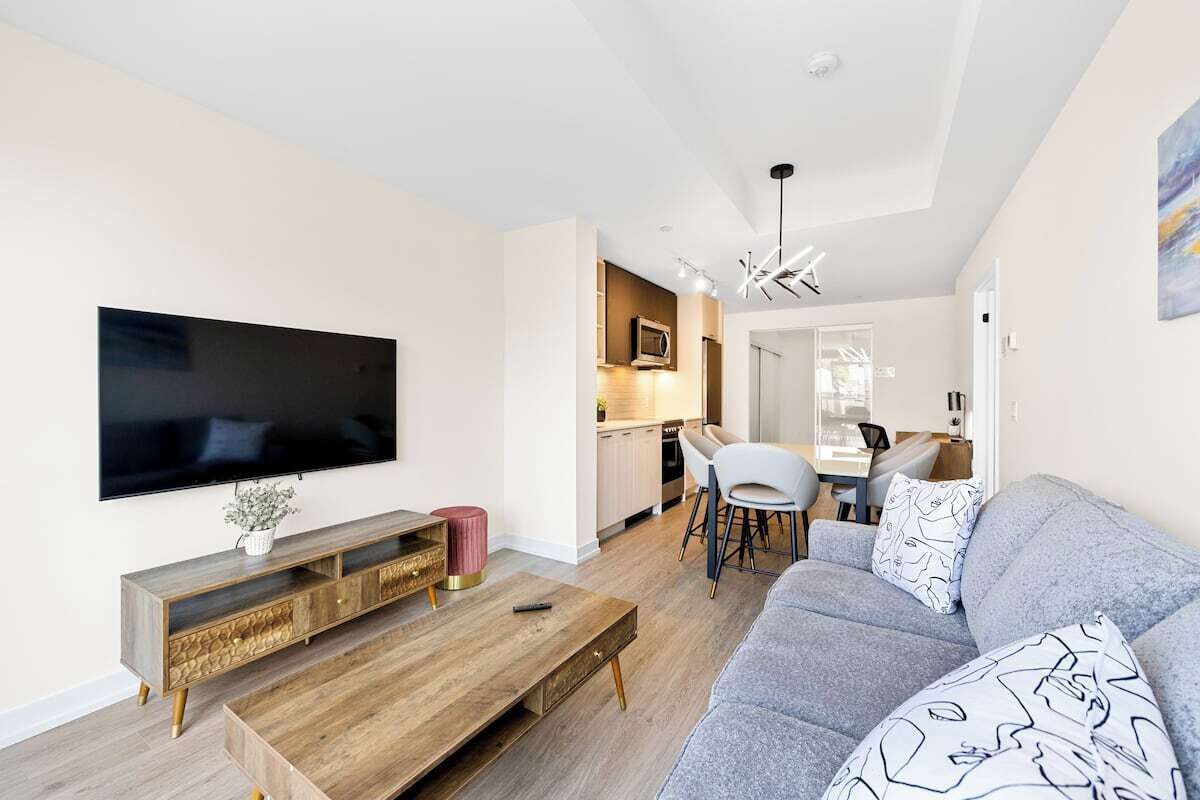 Maison mitoyenne, non-fumeurs, vue ville | Coin séjour | TV connectée de 50 pouces avec chaînes numériques