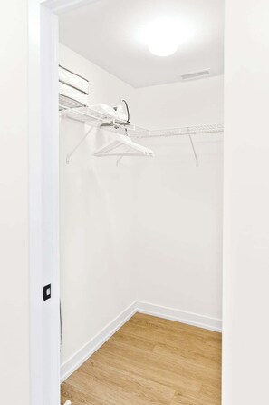 Residenza, non fumatori, vista città | Ferro/asse da stiro, Wi-Fi gratuito