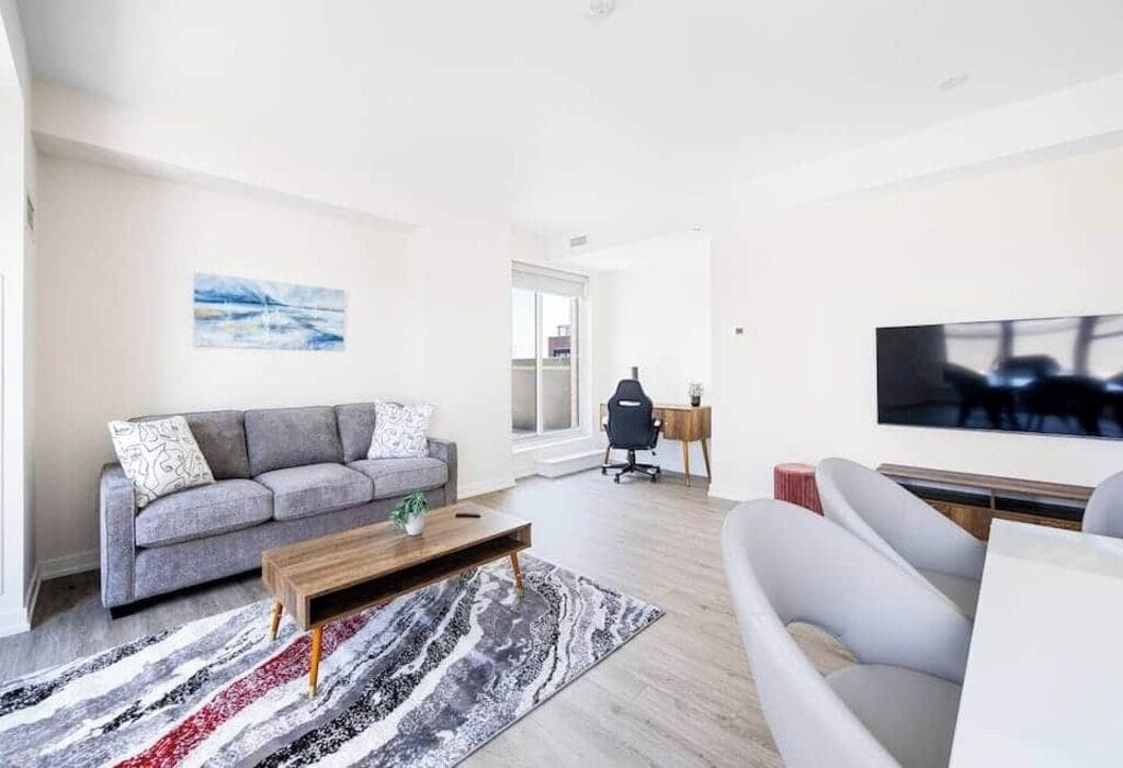 Appartement Confort, 3 chambres, non-fumeurs | Coin séjour | TV connectée de 50 pouces avec chaînes numériques