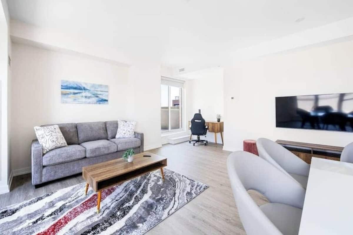 Appartement Confort, 3 chambres, non-fumeur | Aire de séjour | Téléviseur connecté de 50 po avec télévision numérique