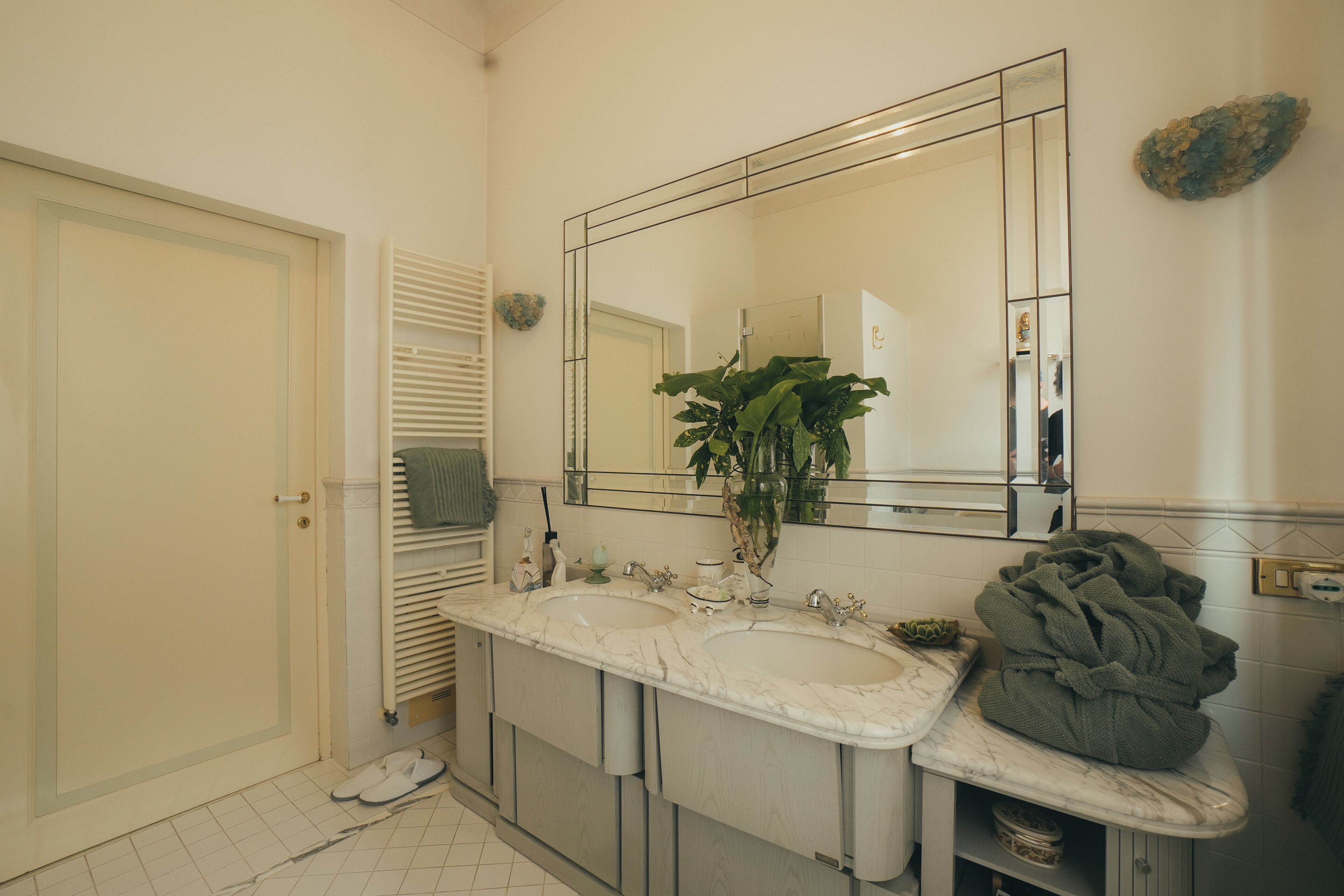 Doccia, vasca idromassaggio, asciugacapelli, bidet