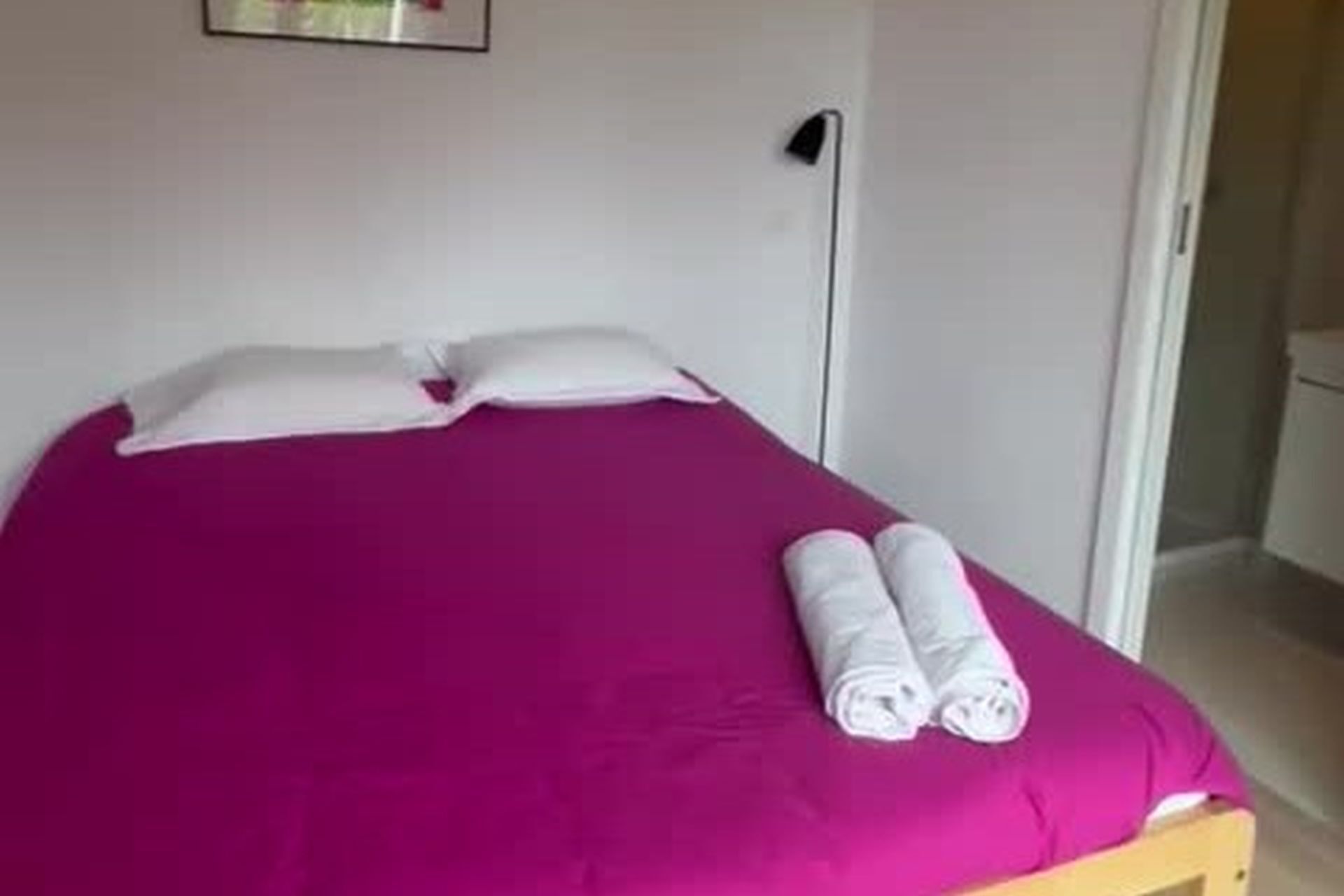 1 chambre, fer et planche à repasser, Wi-Fi gratuit, draps fournis