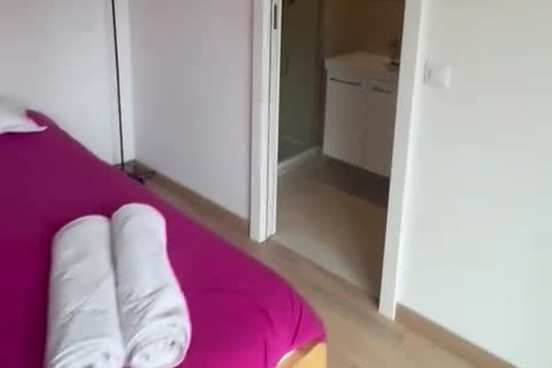 1 slaapkamer, een strijkplank/strijkijzer, gratis wifi, beddengoed