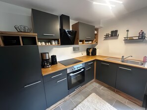 Kühlschrank, Mikrowelle, Ofen, Herdplatte