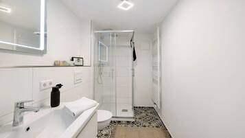 Dusche, Haartrockner, Handtücher