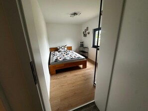 WiFi, bed sheets