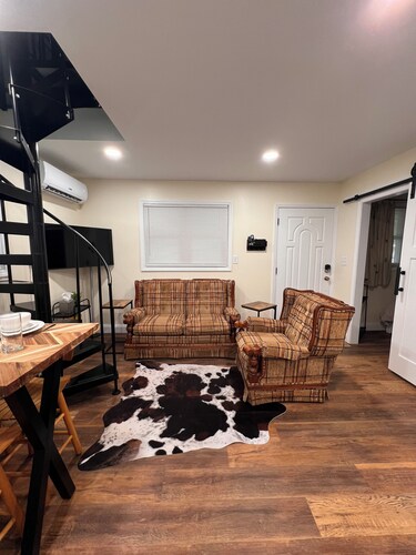 Cozy cabin perfect for a peaceful getaway that is still close to everything!