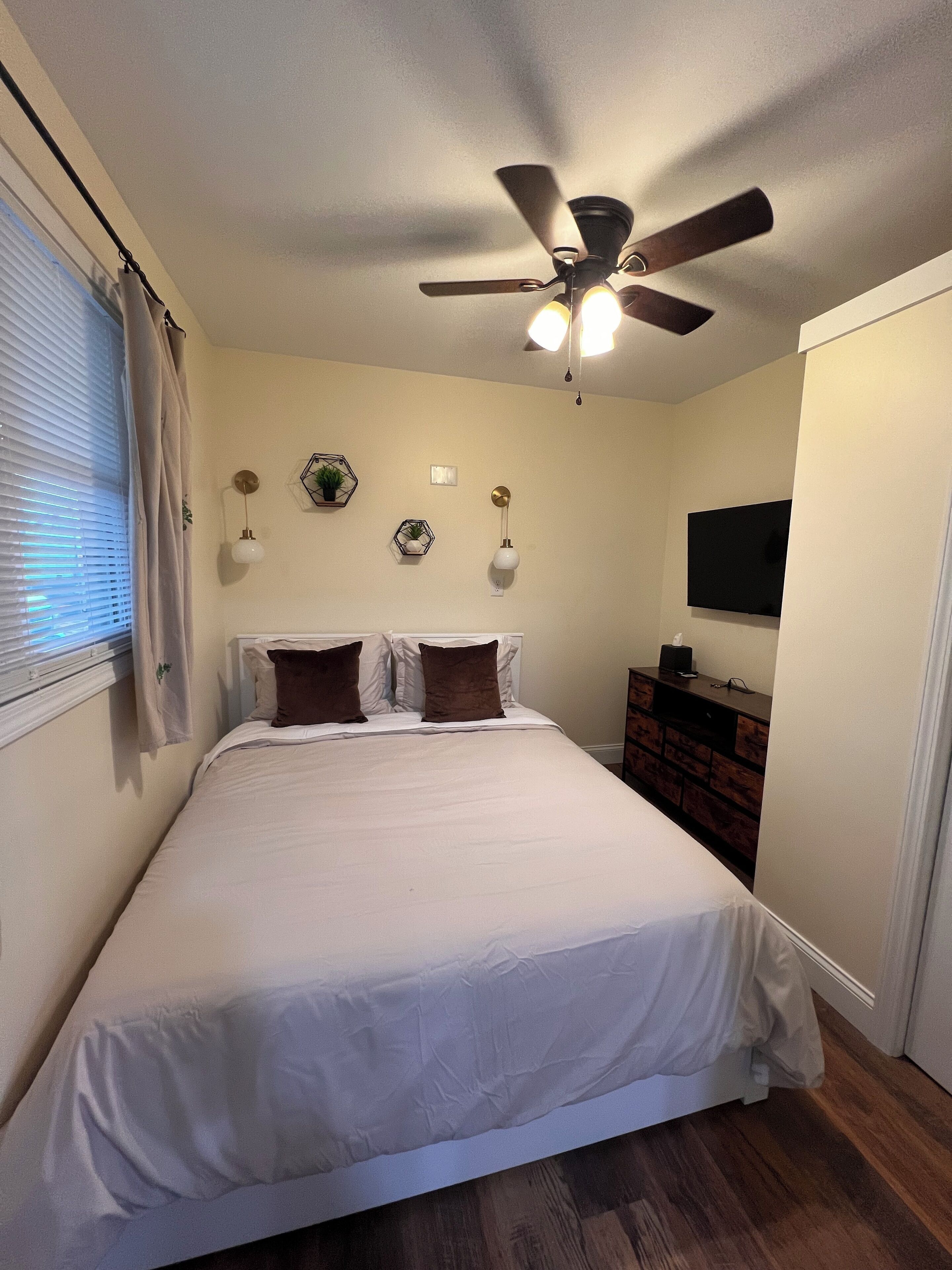 2 bedrooms, WiFi, bed sheets