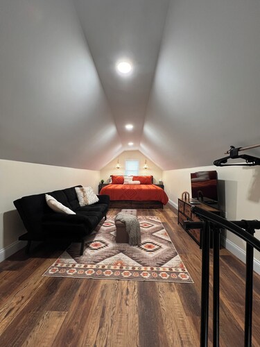 Cozy cabin perfect for a peaceful getaway that is still close to everything!
