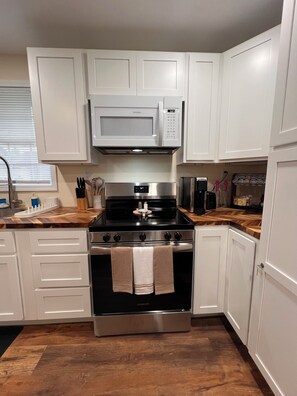 Fridge, microwave, oven, stovetop - Cozy cabin perfect for a peaceful getaway that is still close to everything! (China Grove)