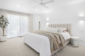 4 bedrooms, desk, iron/ironing board, WiFi