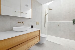 Shower, towels