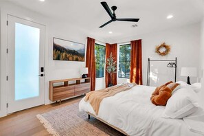 6 bedrooms, WiFi, bed sheets - Luxe 6BR Retreat, Pool, Game Room,Sleeps 23 (Austin)