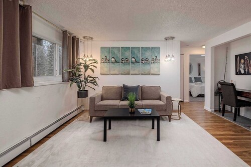 On the Creek! Anchorage 2BR Hideaway Condo