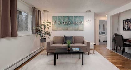 On the Creek! Anchorage 2BR Hideaway Condo