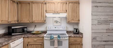 ثلاجة، ميكروويف، فرن، موقد طهي مسطح